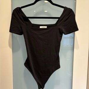 Babaton contour short Sleeve Bodysuit